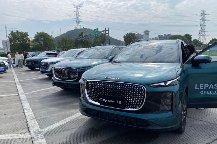 Konvoi LEPAS: SUV L8 Dites Jalan 1.000 Km di China