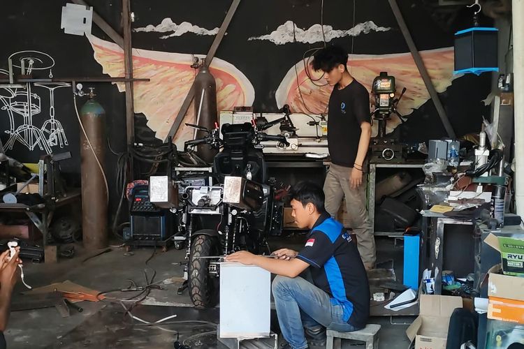 Mengenal Proses Konversi Motor Bensin ke Listrik
