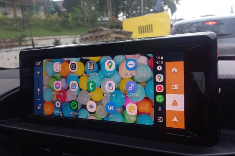 Mengemudi Sambil Nonton Video, Tinggal Tunggu Terjadi Kecelakaan!