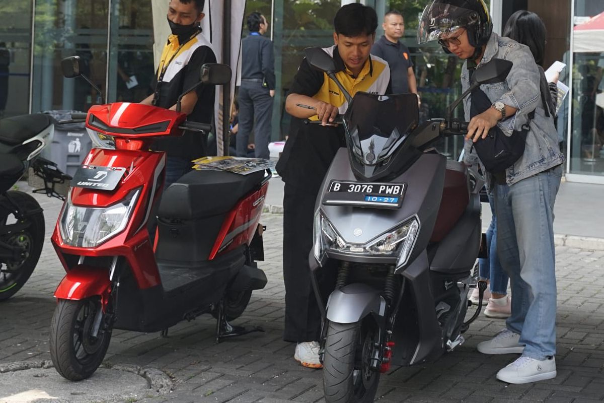Penjualan Motor Listrik 2025 Anjlok: Apa Penyebabnya?