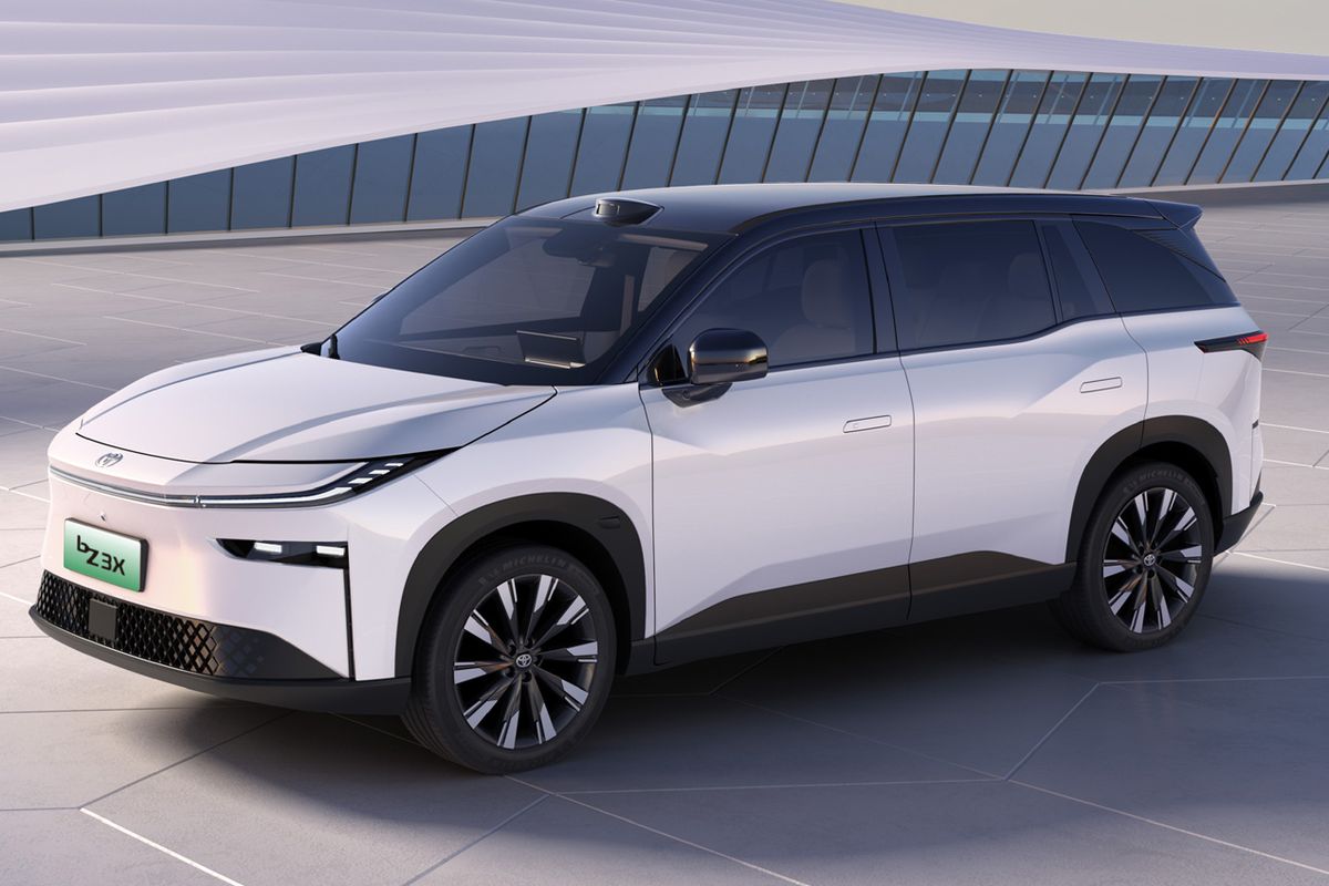 Toyota, Laris Manis, Toyota Catat Pemesanan bZ3X Tembus 20.000 Unit Lebih