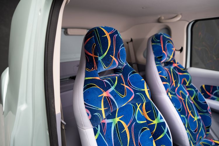 Kelebihan dan Kekurangan Bahan Jok Bus untuk Interior Mobil