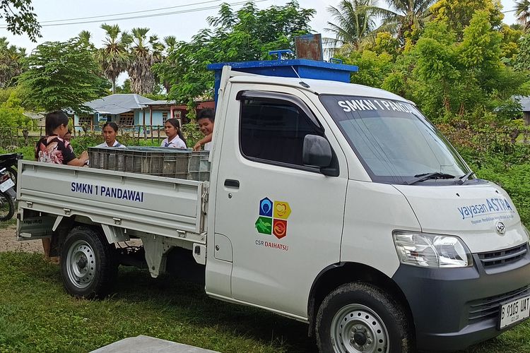 Dukung Pendidikan, Daihatsu Donasikan Mobil Terlarisnya di Sumba