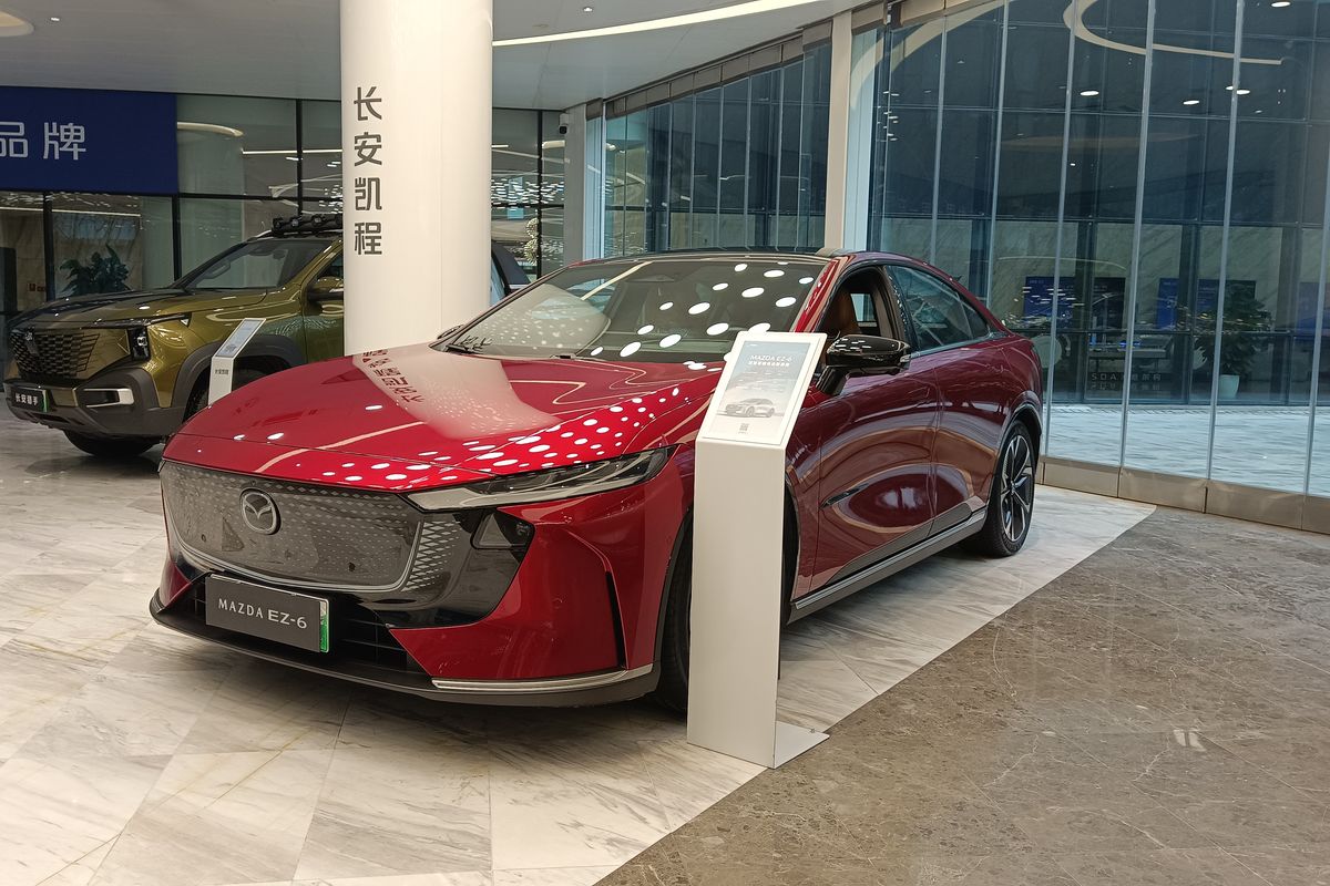 Melihat Sedan Listrik Mazda ez-6 di Markas R&amp;D Changan Automobile