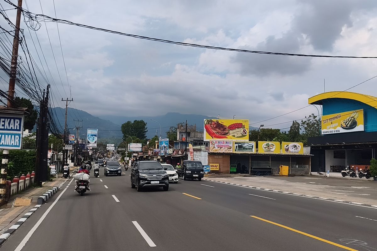 Waspada Bahaya Motor Melintas Saat One Way di Jalur Puncak