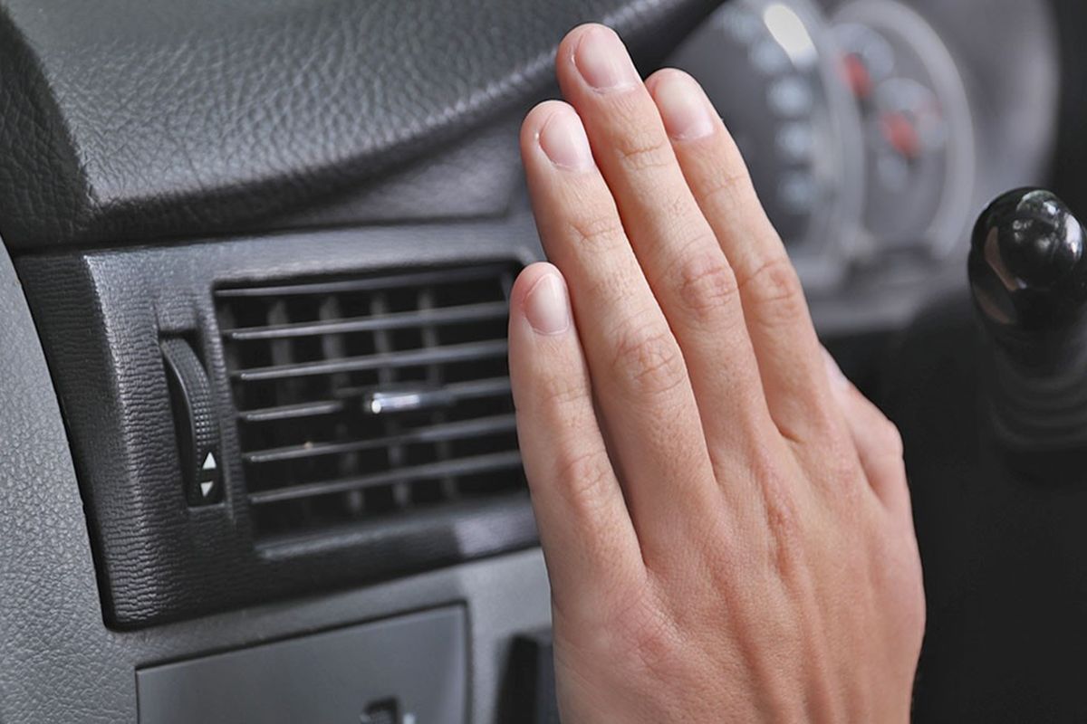 AC Mobil Tak Dingin Saat Perjalanan Jauh? Ini Penyebab Umumnya