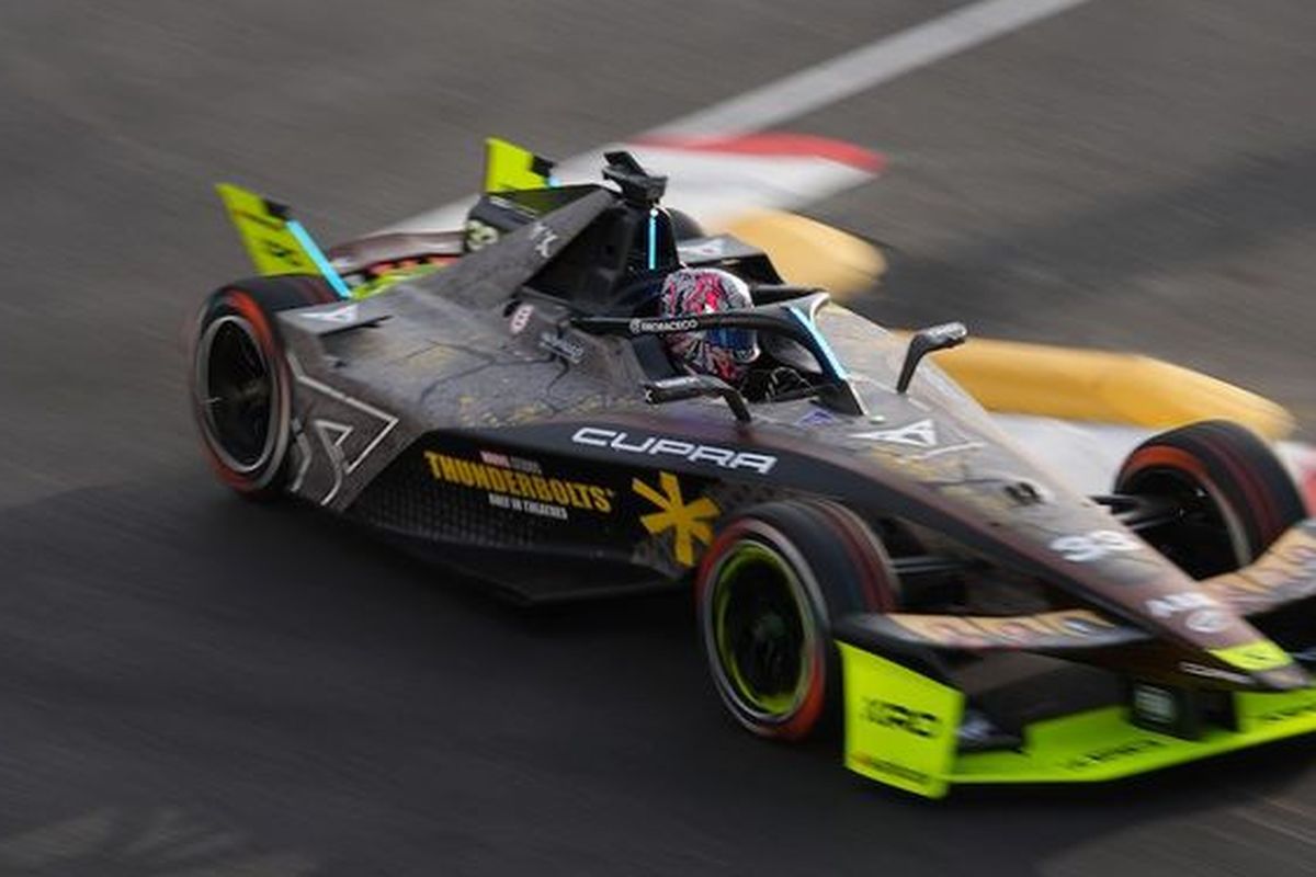 Kotornya Mobil Balap Formula E Usai Balapan di Sirkuit Ancol