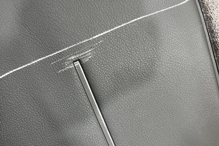 Pentingnya Door Trim Presisi dalam Restorasi Interior Mobil