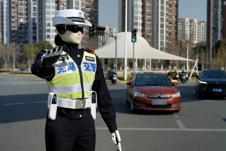 BYD Mau Jualan Robot Humanoid Lewat Diler