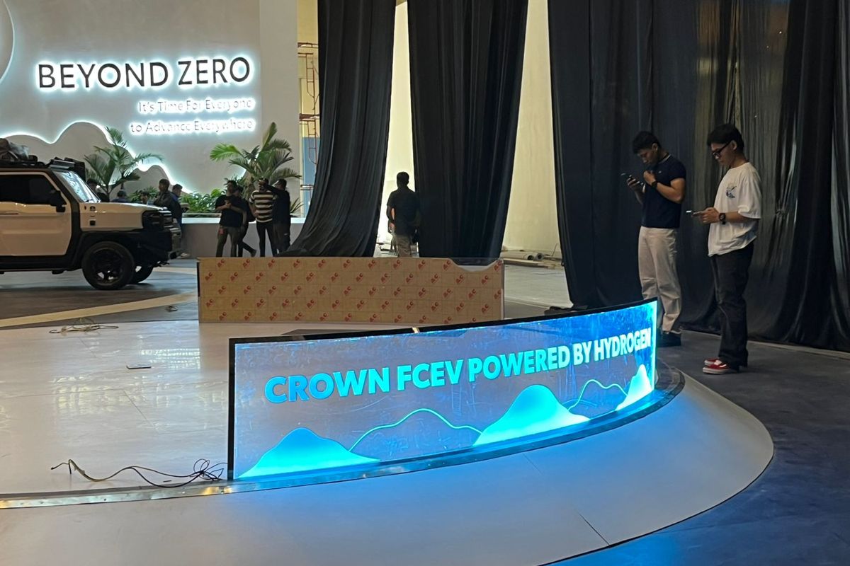 Toyota Hadirkan Crown FCEV di GIIAS 2025