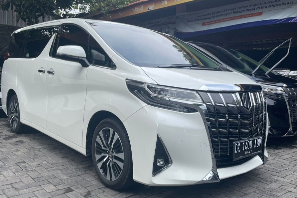 Pasar Mobil Listrik Turun, Alphard Tertekan oleh Denza D9