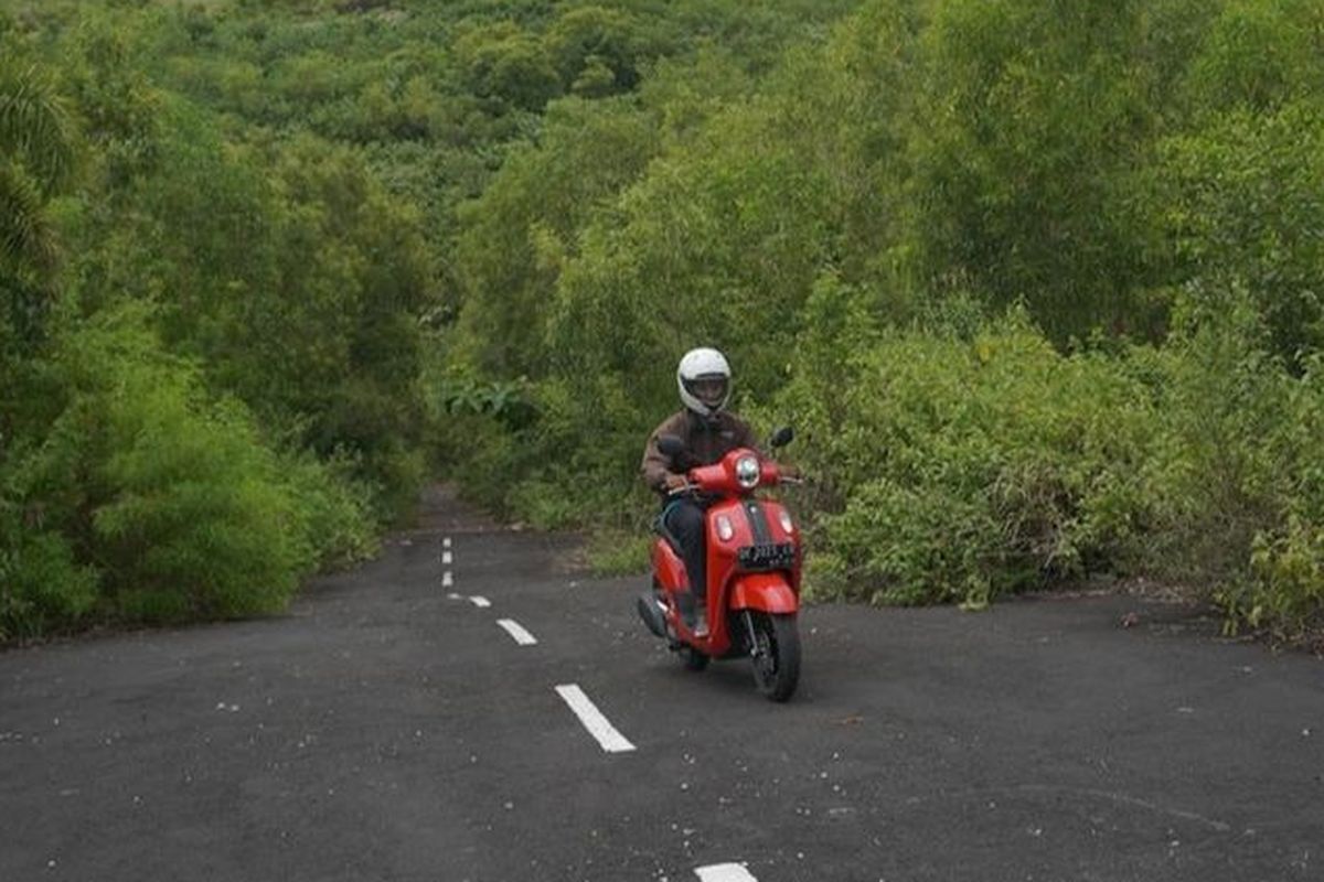 Melintasi Tanjakan Terjal Pakai Skutik? Perhitungkan Hal Ini Dulu