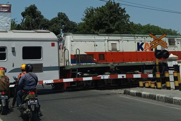 Flyover Jadi Solusi Atasi Kemacetan di Perlintasan Kereta Api Jakarta
