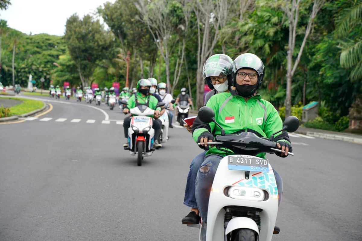 Cerita Penumpang Ojek Online Naik Motor Listrik, Posisi Duduk Kurang Nyaman