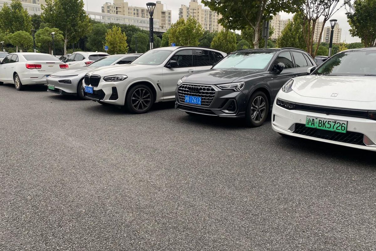 Beda dengan Indonesia, Ini Warna Pelat Nomor Mobil Listrik di China