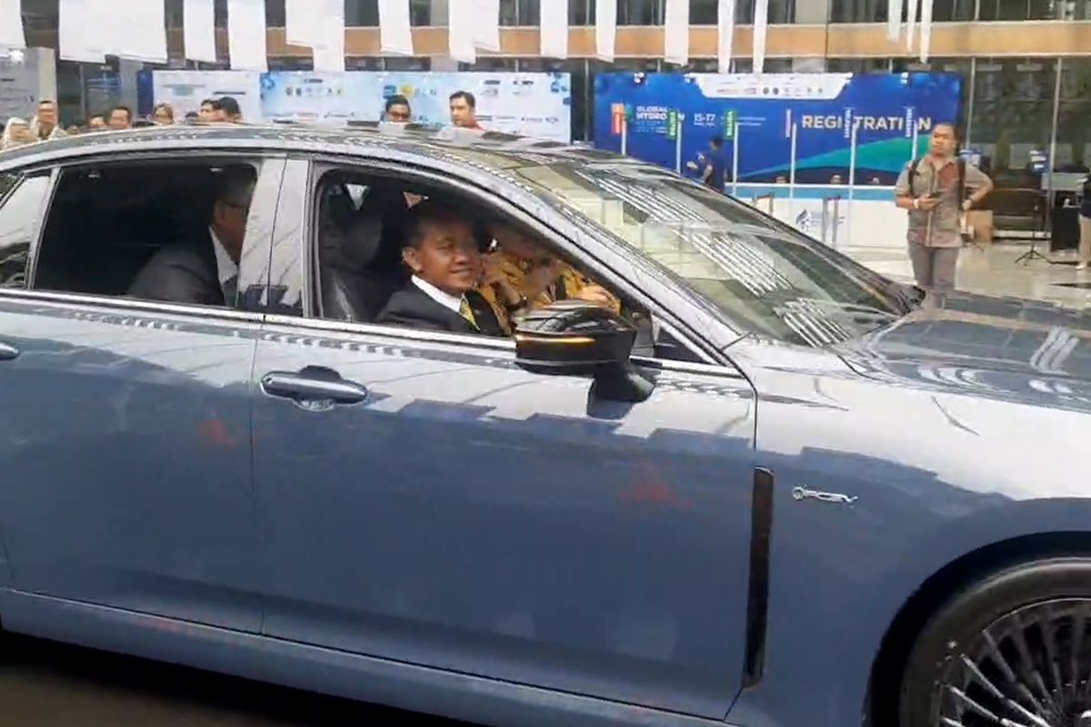 Toyota, Toyota Crown, Ketika Bahlil Nyetir Toyota Crown Hidrogen: Enggak Lompat dan Goyang