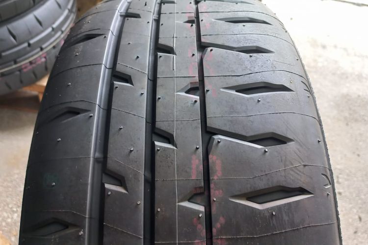 5 Hal Pada Ban Mobil yang Perlu Dicek Sebelum ke Luar Kota