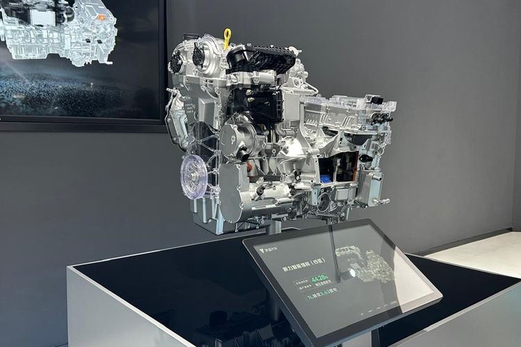 Pabrikan China Mulai Fokus Kembangkan Mesin Hybrid