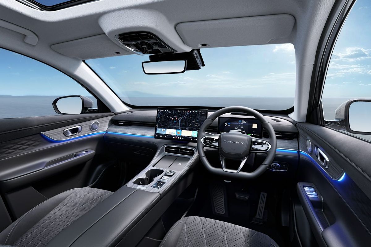 Senggol Innova Hybrid, Intip Interior Tiggo 8 CSH Sebelum Meluncur