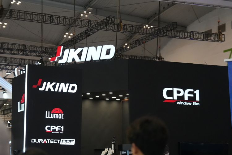 Ragam Pilihan Kaca Film Mobil di GJAW 2025