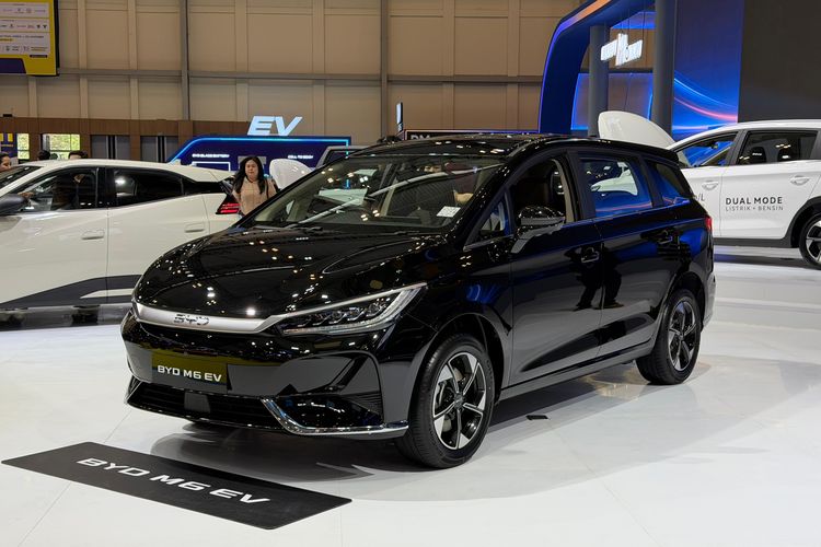 BYD M6 EV CKD vs CBU, Apa Bedanya?