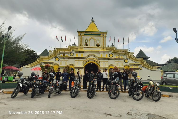 Hobi Solo Touring Naik Motor: Sukses Tuntaskan Madura-Bogor