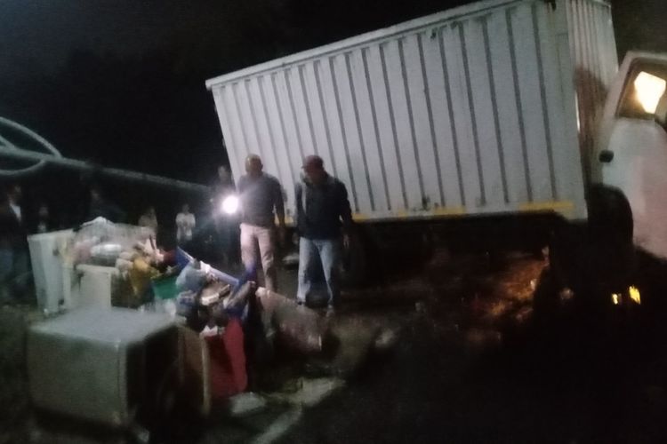 Tabrakan Beruntun di Jalur Puncak: Kuasai Rem &amp; Transmisi di Turunan