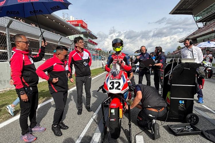 Ramadhipa Podium 1, Lagu Indonesia Raya Berkumandang di Catalunya