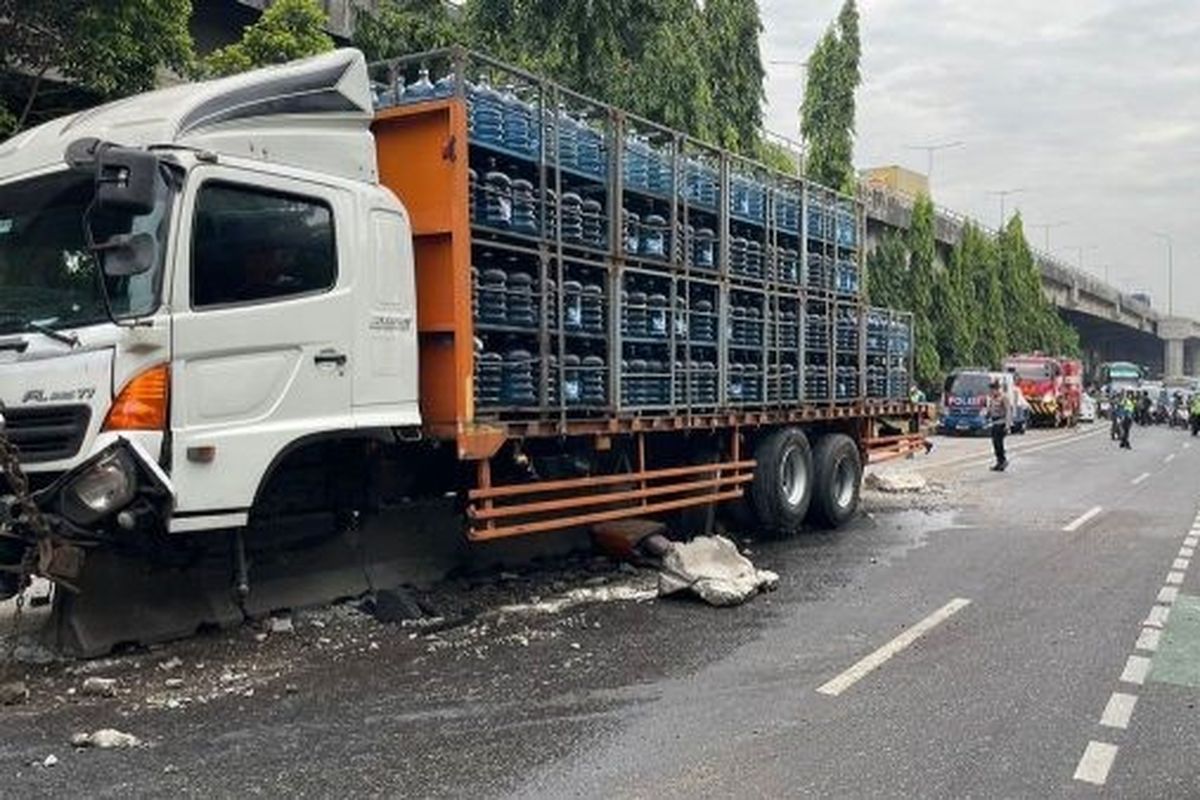 Frekuensi Tinggi Kecelakaan Angkutan Barang: Apa Penyebabnya?