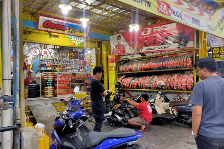 Tantangan Pelayanan Shockbreaker Bengkel untuk Pemilik Motor Wanita