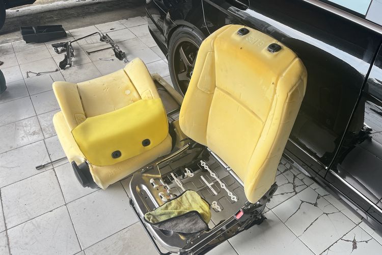 Perbaiki Jok Kulit Retak Pakai Dempul dan Cat Cuma Tahan 3 Bulan