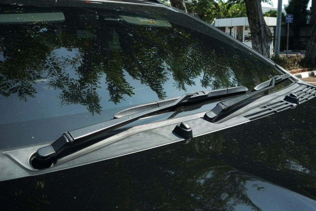 Jangan Langsung Pakai Wiper Saat Kaca Mobil Tertutup Abu Vulkanik