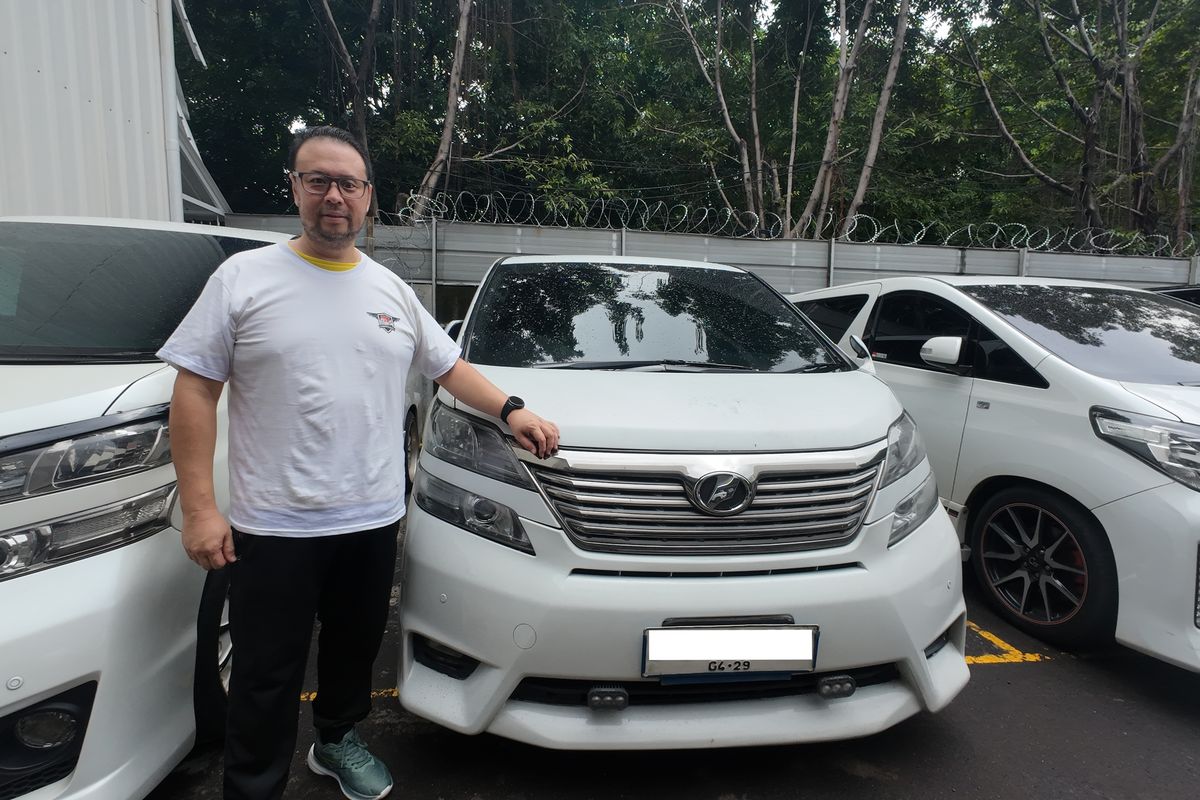 Cerita Cinta Pria Ini dengan Toyota Vellfire