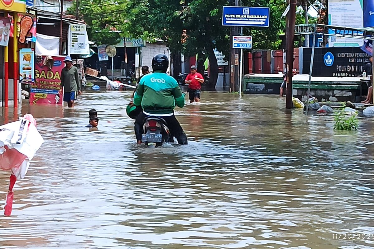 Motor Bebek atau Matik, Mana Lebih Aman Saat Terjang Banjir?