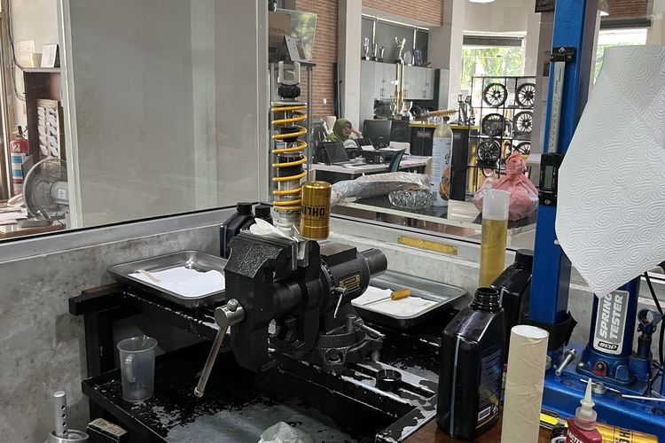 Mengenal Öhlins: Warna Kuning dan Sejarahnya