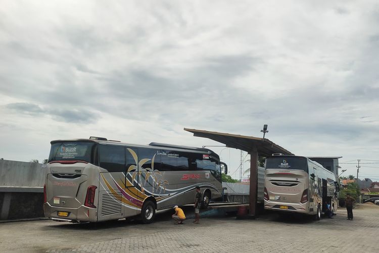 Melihat Persiapan Bus PO SAN Saat di Garasi Pusat