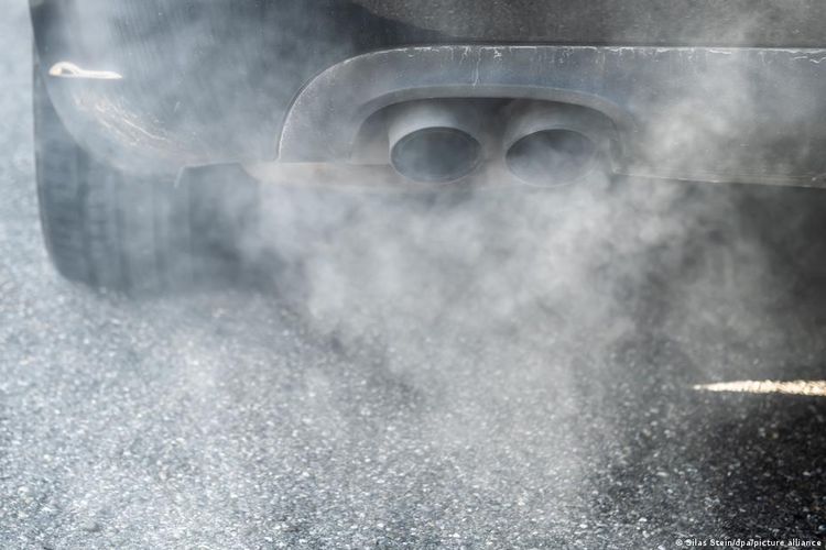 Mengatasi Asap Putih Dari Knalpot Mobil: Penyebab dan Solusi