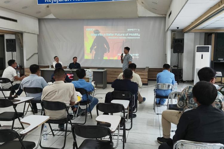 Bluebird dan FAST Latih Mitra Tangani Kebakaran Baterai Taksi Listrik