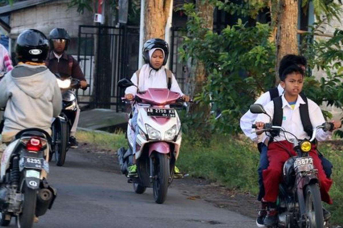 Pelajar Daerah Terpencil Masih Dibolehkan Bawa Motor ke Sekolah