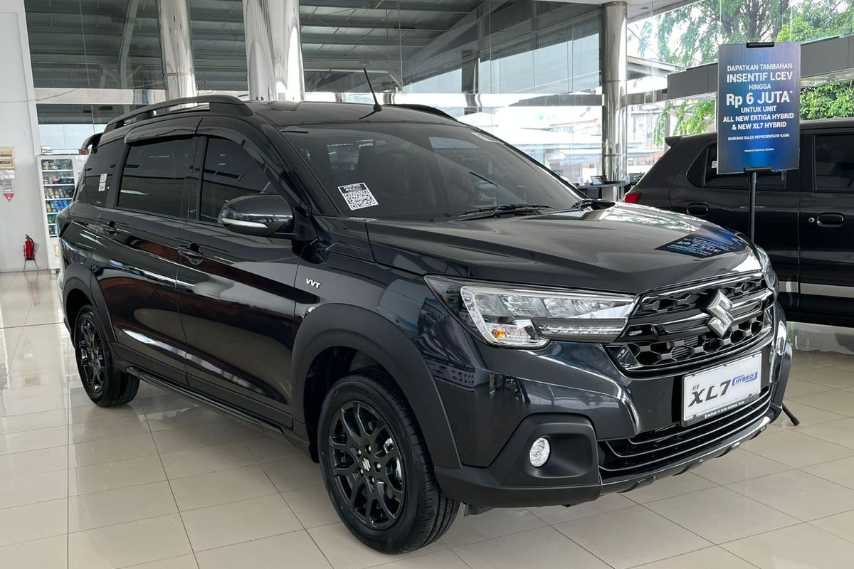 Suzuki XL7 Hybrid Alpha Kuro: Harga dan Skema Kredit Terbaru