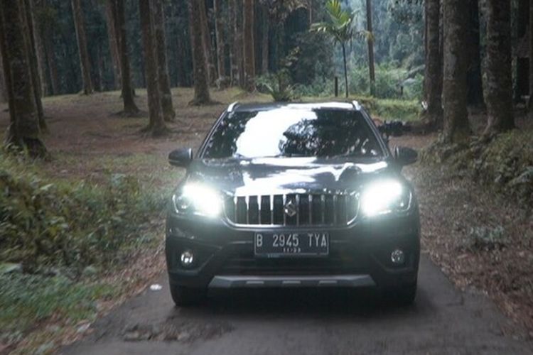 Fungsi dan Etika Penggunaan Lampu Jauh di Jalan: Jangan Bikin Silau Pengendara Lain