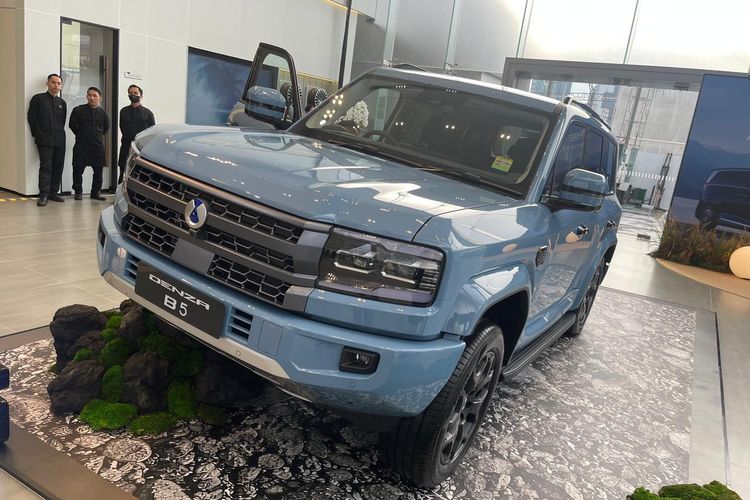 BYD M6 Baru Tertangkap Kamera di Tol Semarang-Solo, Diduga Versi Hybrid