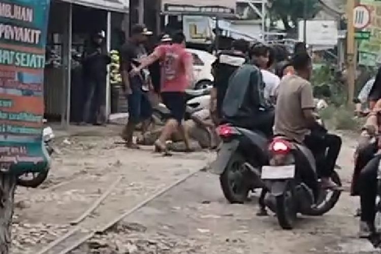 Cara Aman Hadapi Mata Elang: Jangan Panik Saat Ditagih Debt Collector
