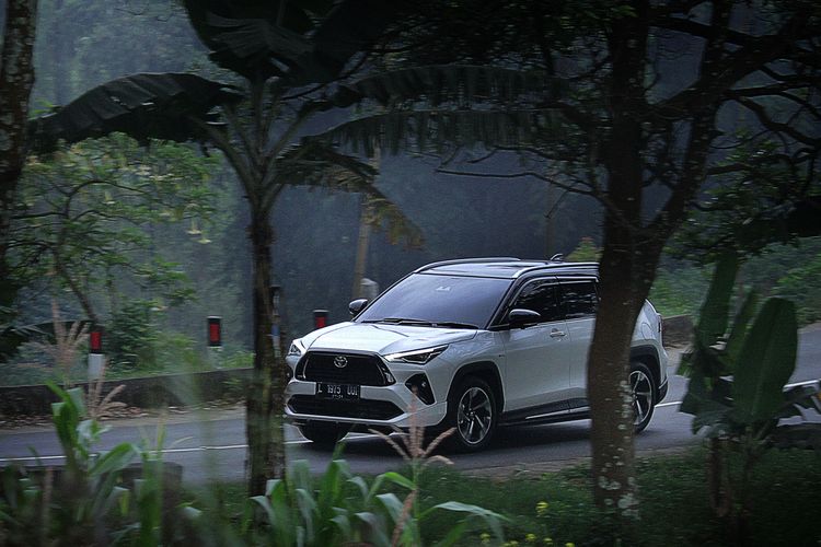 Keuntungan Buka Jendela Mobil saat Melintasi Area Pegunungan