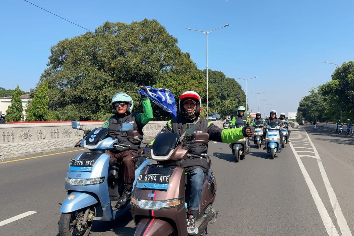 TVS Gelar Riding iQube S Bareng Komunitas Bandung