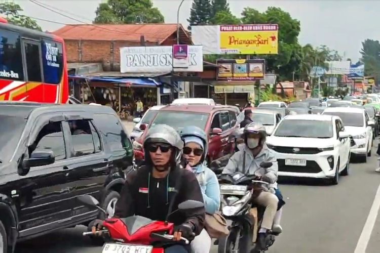 Lalu Lintas Jalur Puncak Macet, Ganjil Genap dan One Way Berlaku
