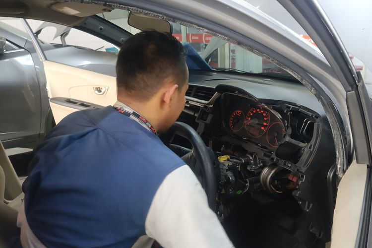 Masalah AC Mobil Bisa Merembet karena Jarang Servis