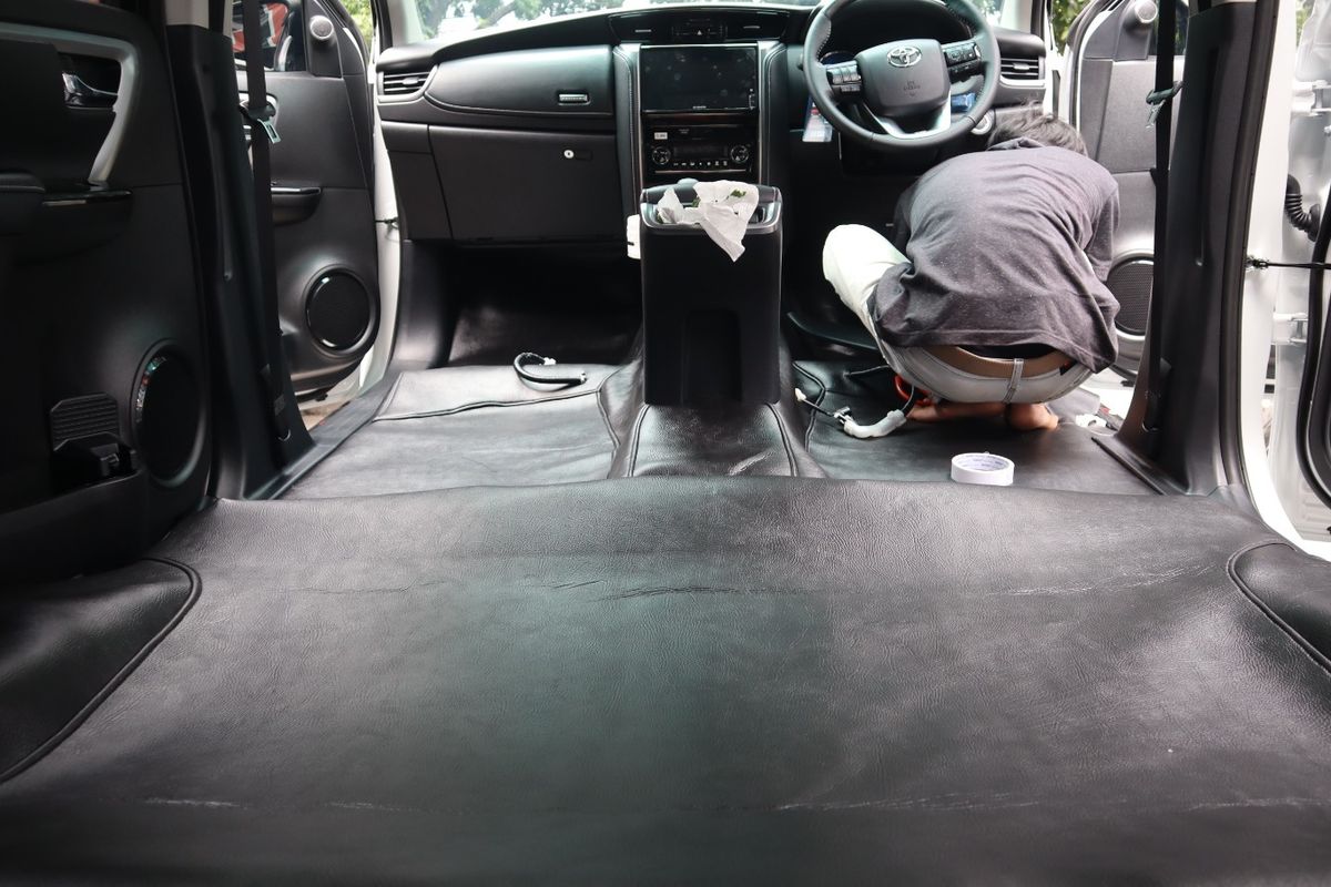 Segini Biaya Pasang Karpet Kulit Sintetis untuk Mobil