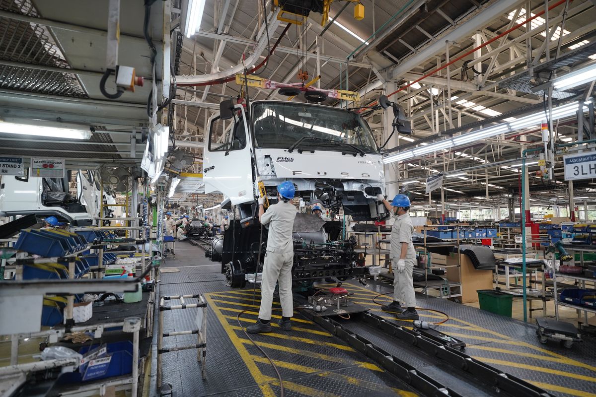 Pabrik Mitsubishi Fuso Berkontribusi buat Pembangunan Indonesia
