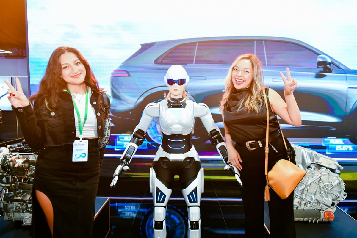 Chery Perkenalkan Robot AiMOGA di Shanghai Auto Show 2025